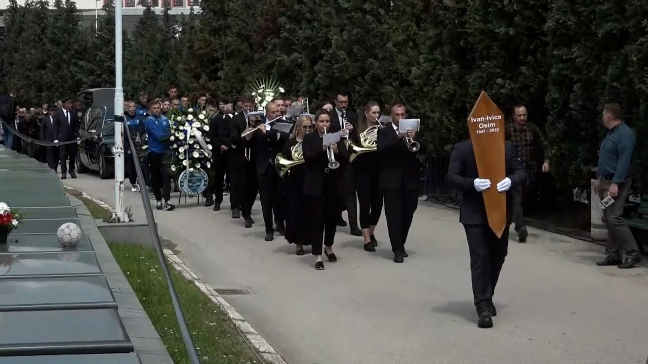 Sahrana legendarnog Štrausa sa Grbavice: Osim ispraćen uz omiljenu pesmu koju izvodi Tifa