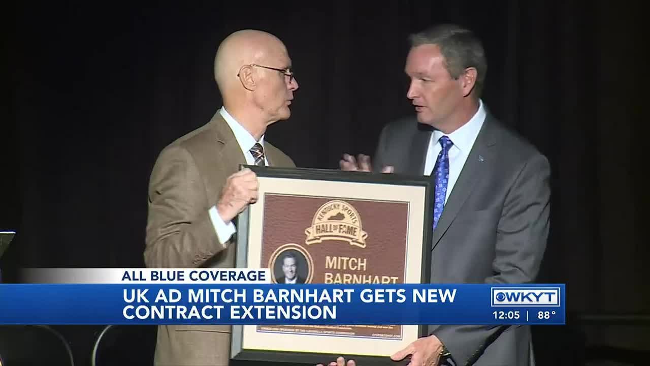 UK extends Mitch Barnhart&rsquo;s contract