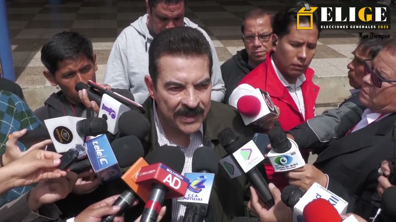 El alcalde Manfred Reyes Villa llama al consenso político tras votar en la segunda vuelta
