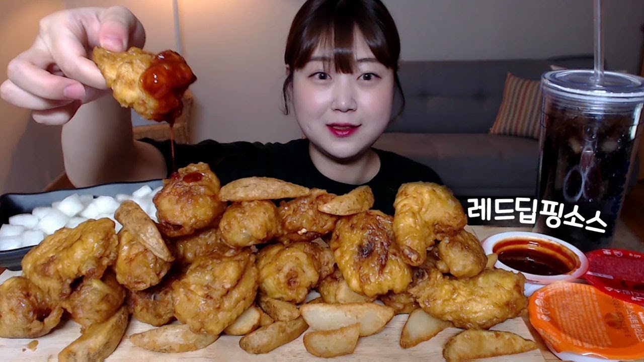 바삭한 교촌 허니콤보에 레드딥핑소스 찍어서 +웨지감자 먹방 Korean Honey Fried Chicken+Spicy sauce mukbang Eating show