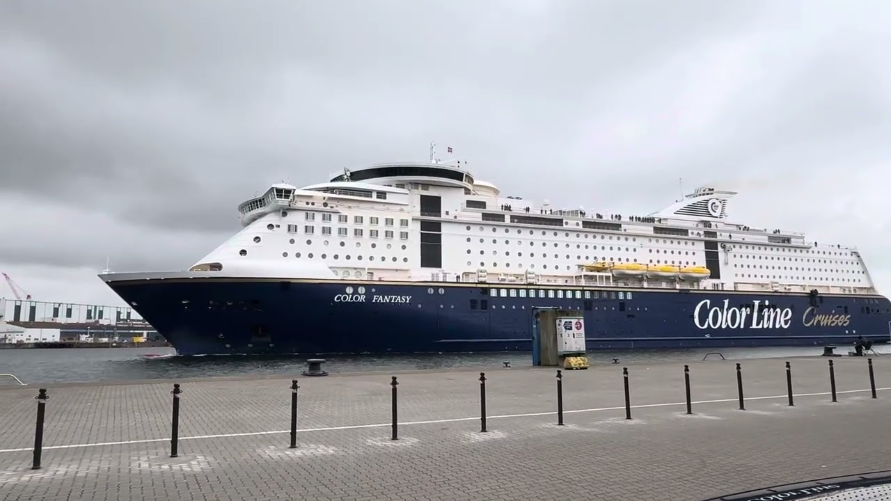 Color Fantasy leaving Kiel for Oslo