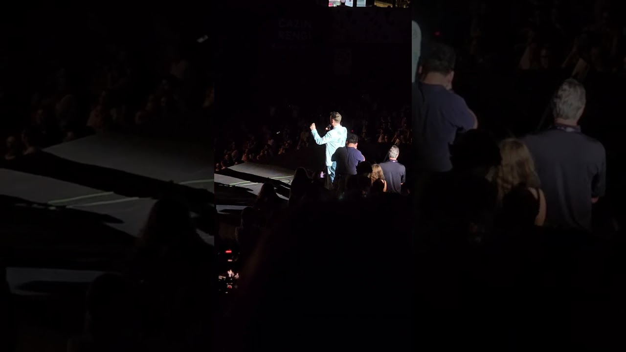 Chris Isaak walking through crowd in Istanbul