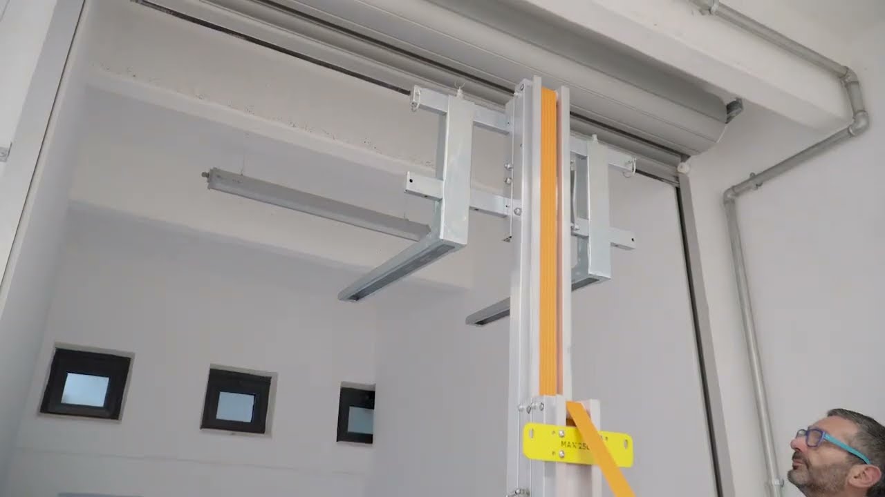HW-S I Nuevo Elevador de materiales en aluminio, máximo 200 kg.