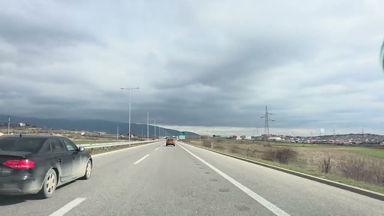 Makedonya başkenti Üsküp'ten Kumanova'ya araba yolculuğu.