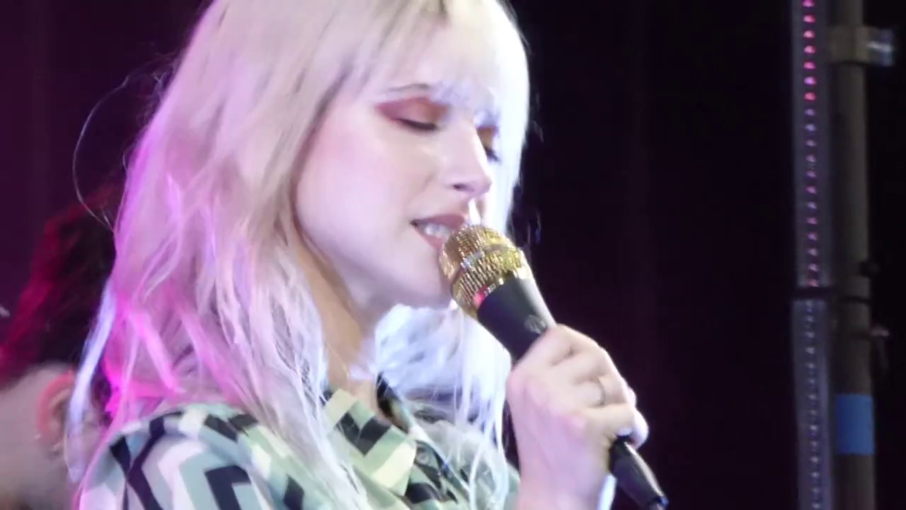 Paramore - Caught In The Middle (Grand Casino Hinckley, MN 2017)