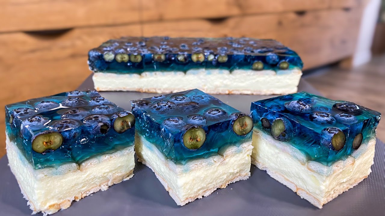 Pudding Cake with Blueberries and Blue Jelly - No Bake