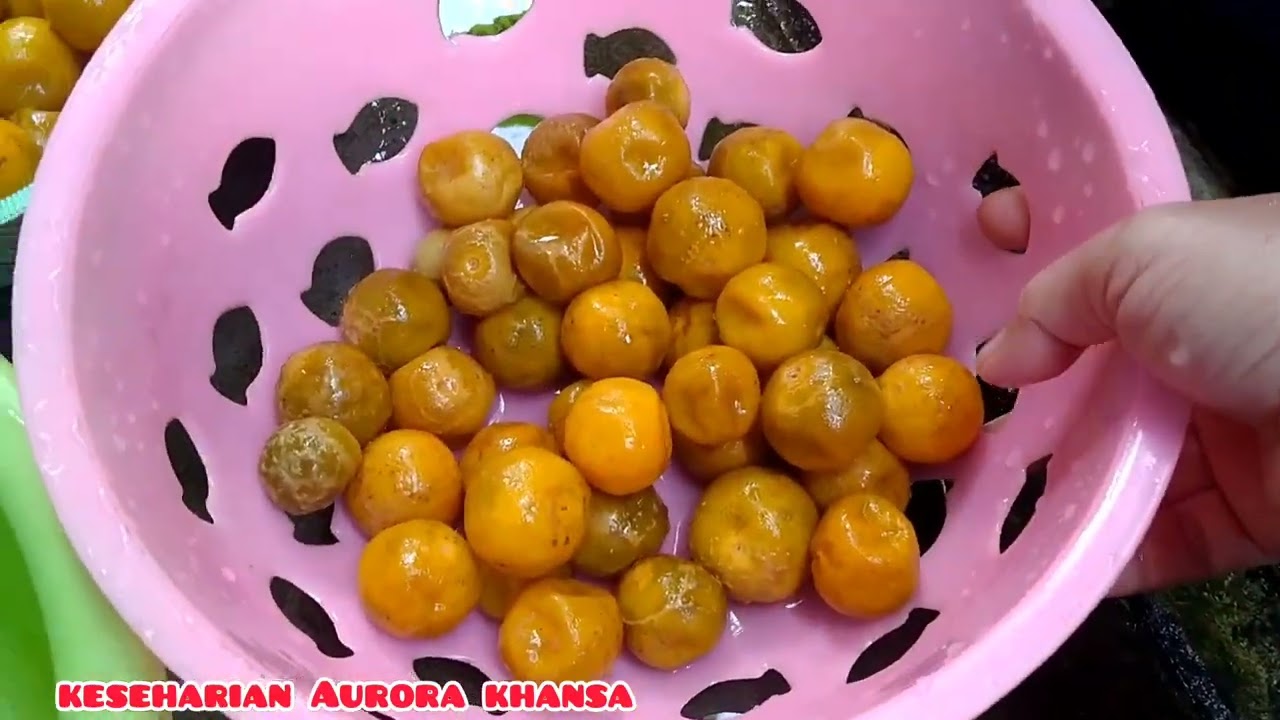 Membuat Syrup dari buah jeruk kecil #keseharianaurorakhansa #manisanbuah #syrupdaribuahjeruk