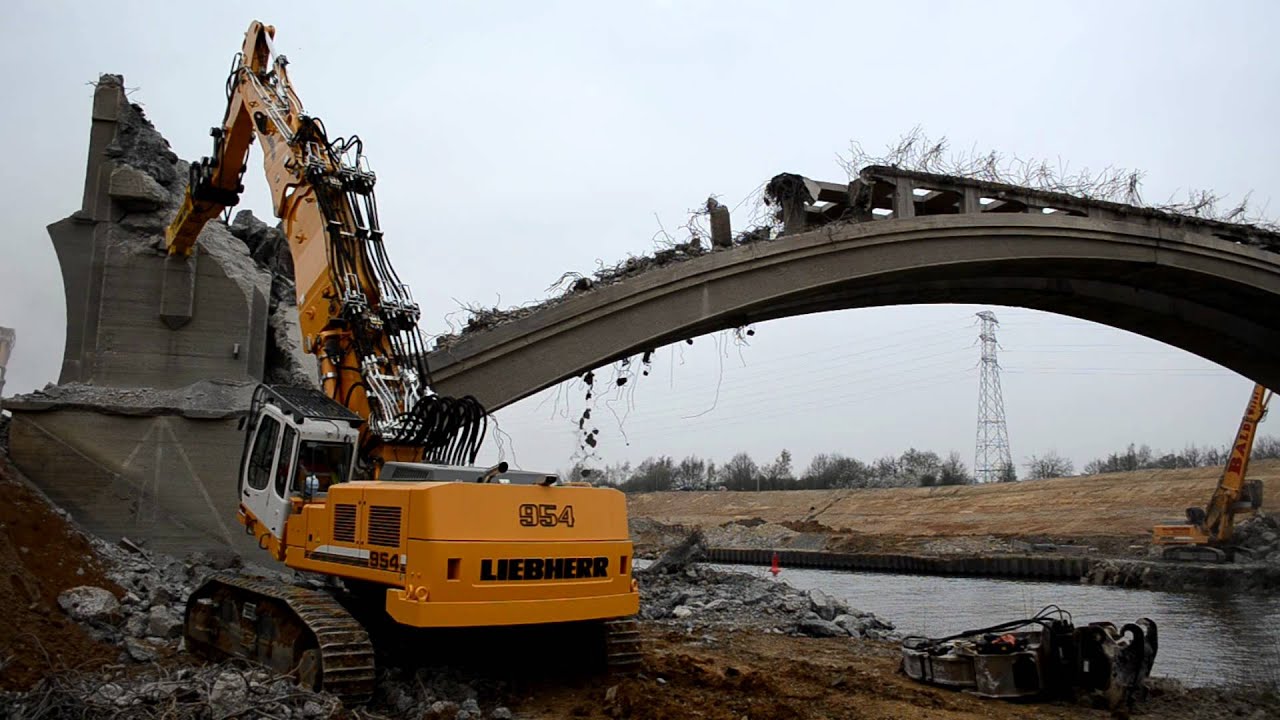 Liebherr R954C VH-HD demolition excavator with Atlas Copco HB 5800 hydraulic hammer -Baldewijns