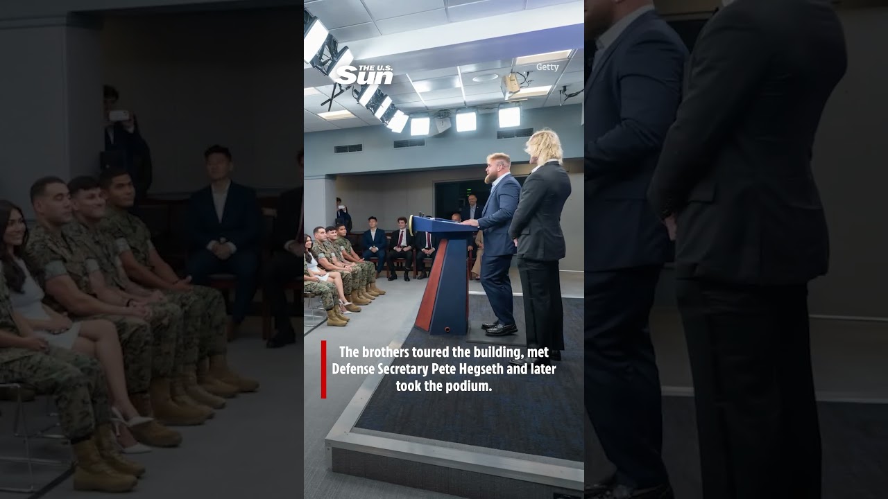 Logan i Jake Paul przemawiają do żołnierzy w Pentagonie | The US Sun