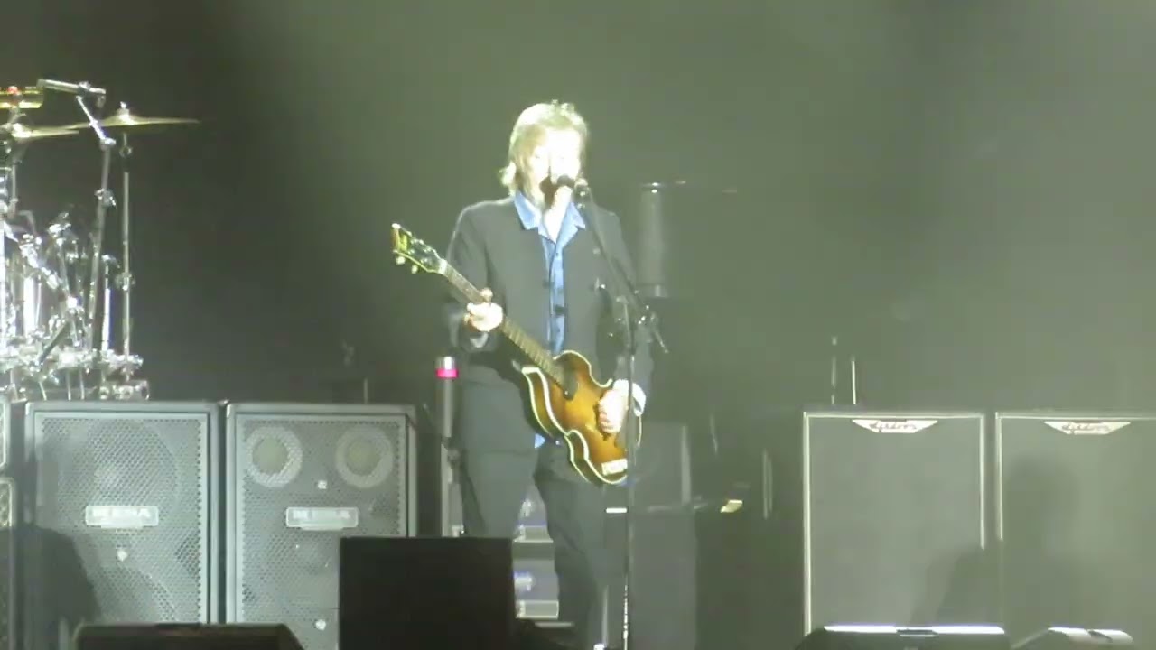 She's A Woman - Paul McCartney (Montevideo 2024)