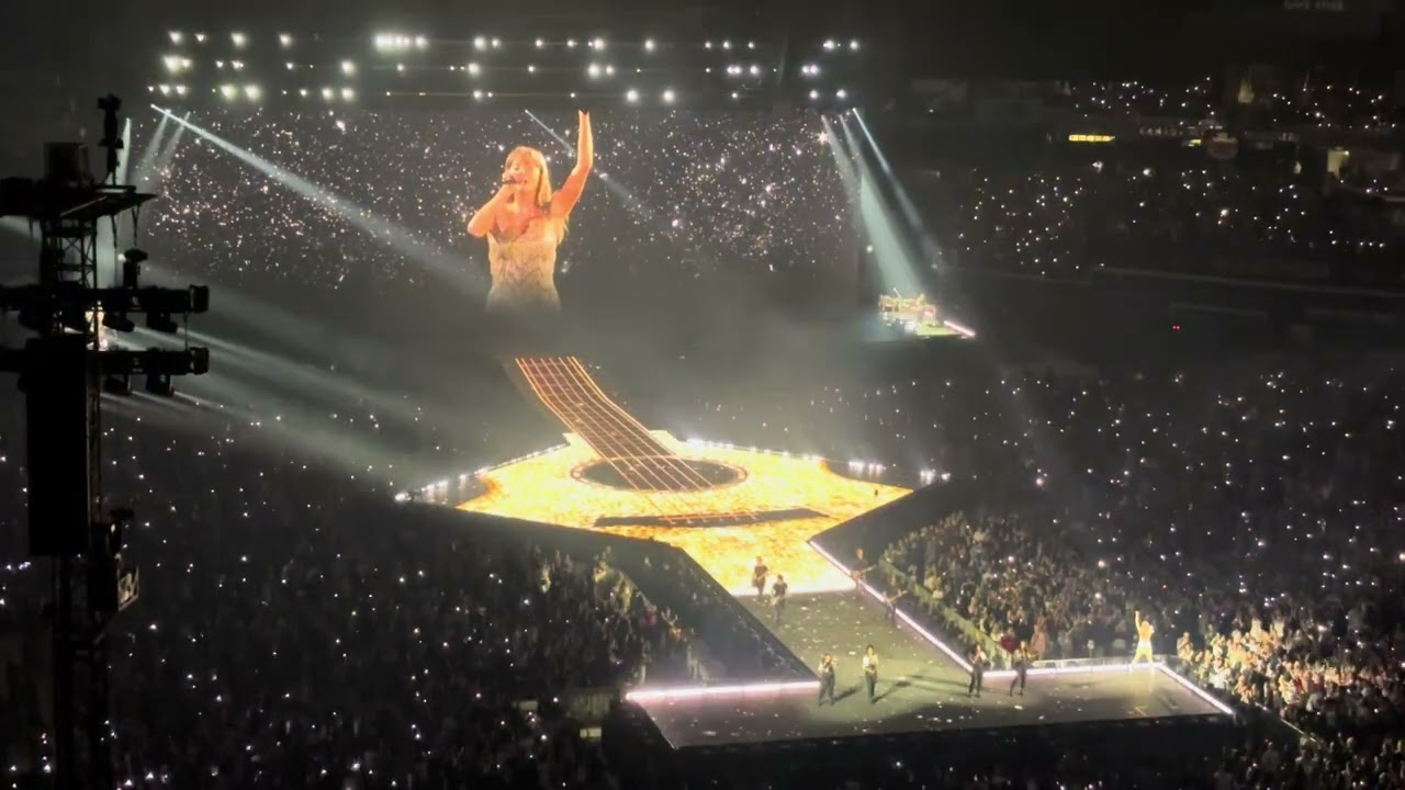 Taylor Swift - Love Story - Live