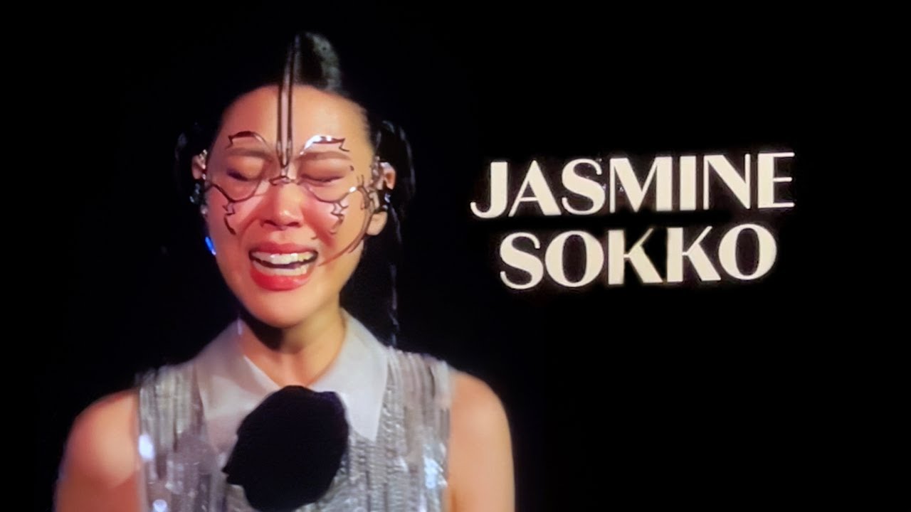 Jasmine Sokko Breaks Down during Coldplay Concert (Beautiful Moment)
