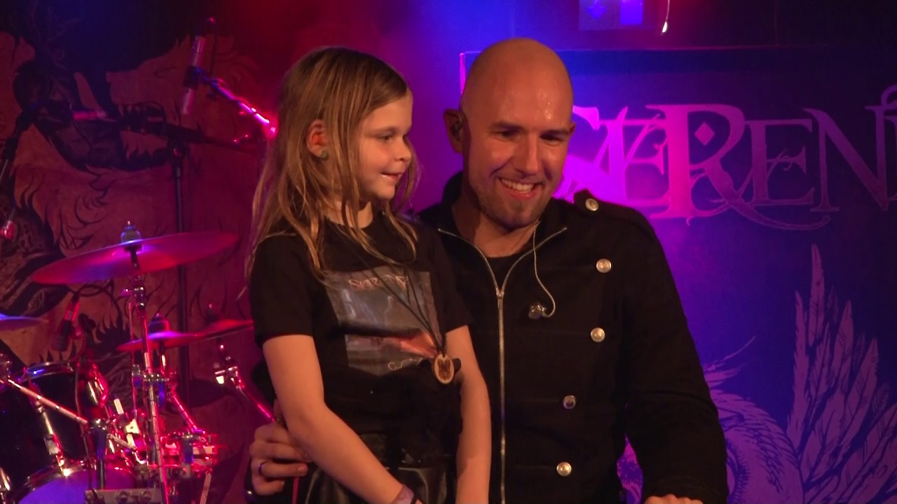 Georg Neuhauser of Serenity singing for young fan Danysha