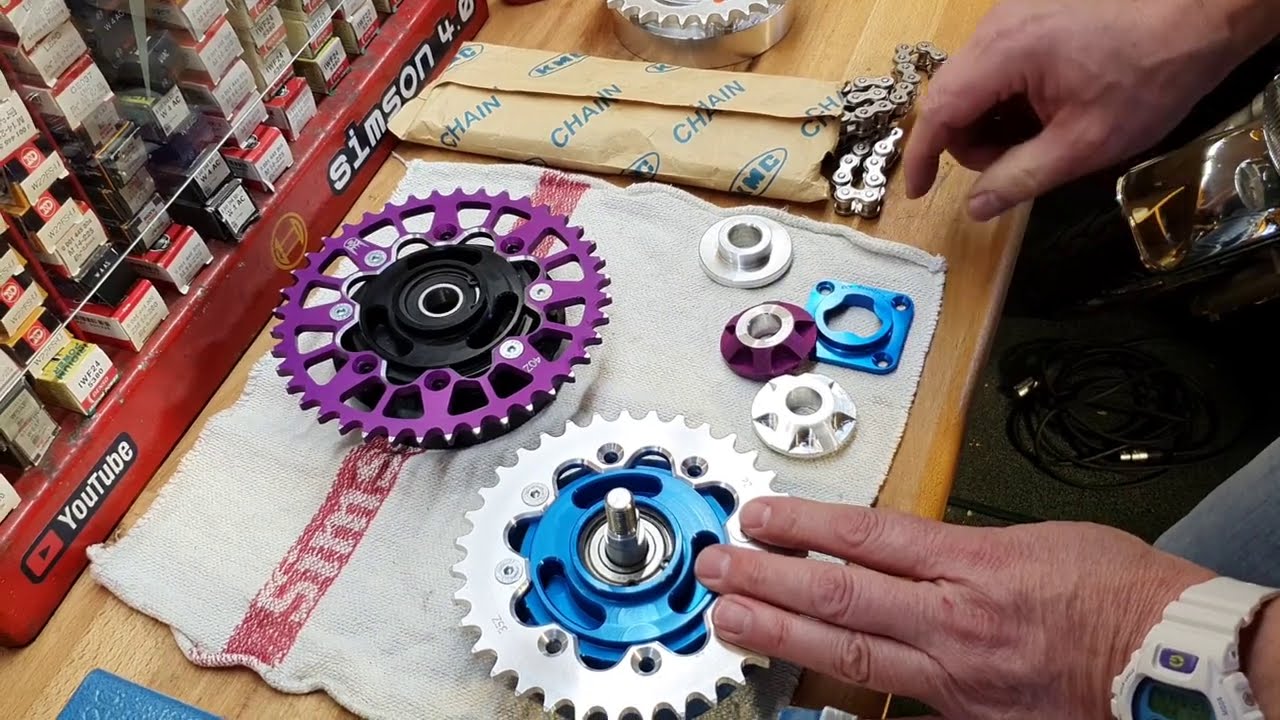 Neue PZ- Tuning Simson CNC Kettenräder und Mitnehmer. Farblich eloxiert !