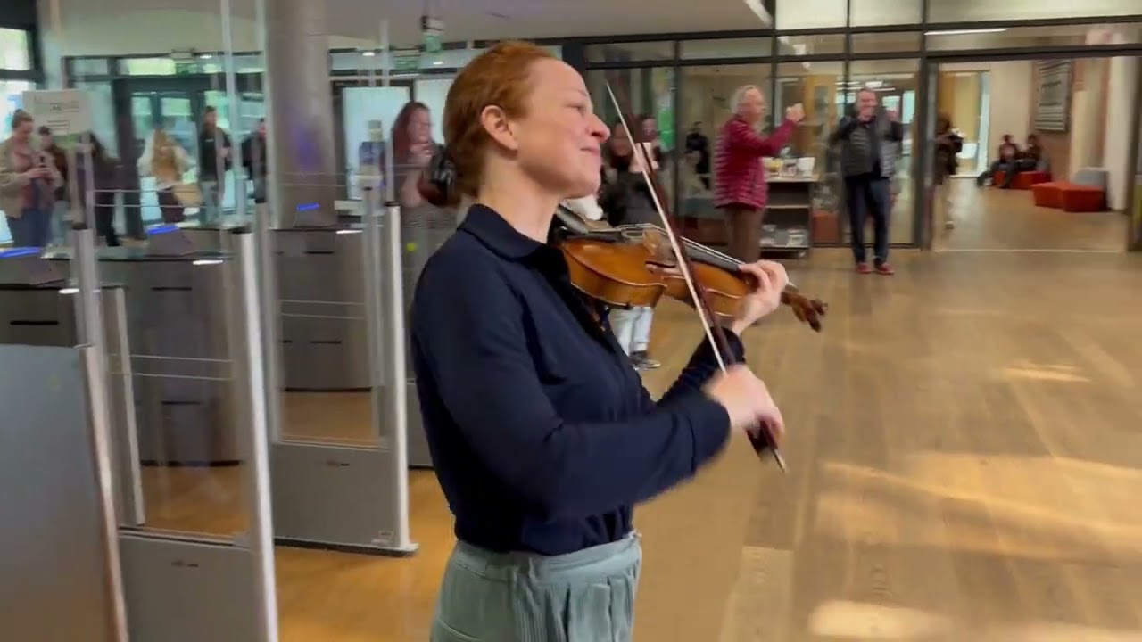 Mozart FlashMob in University of Limerick Library with Carolin Widmann