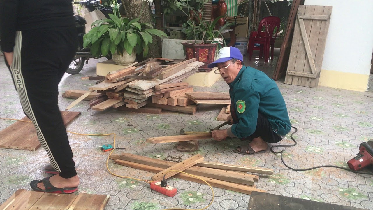 dellos94 - Buổi sáng làm việc của bác thợ mộc