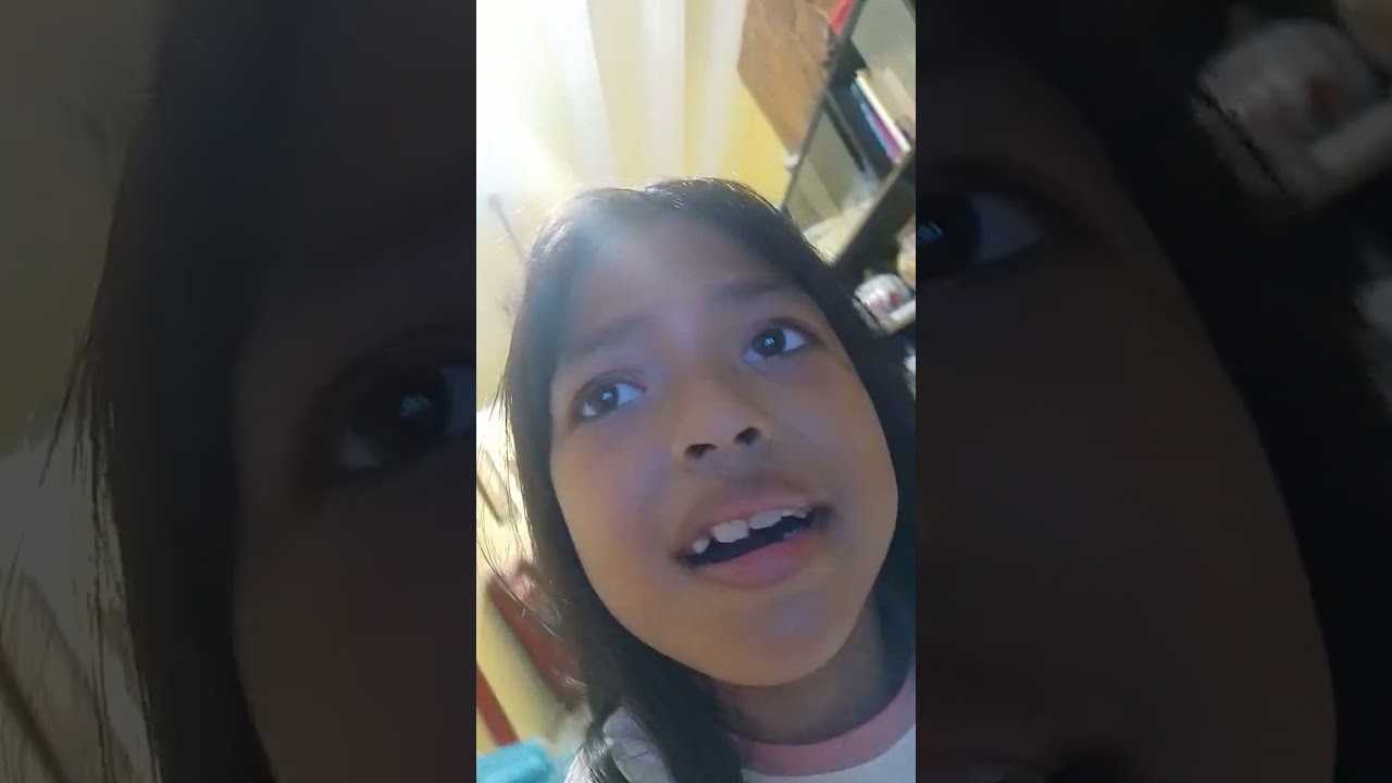 ini Mama AKU Iagi menyanyi 