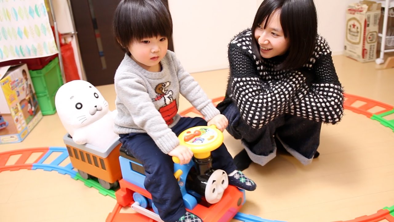 家でミニ鉄道 電動乗用きかんしゃトーマス　Ride Thomas the Steam Engine