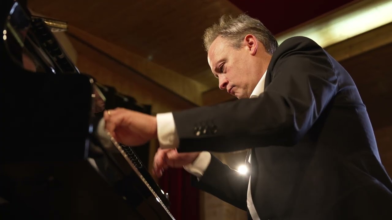 Romain Descharmes, piano | M. Ravel : Sonatine