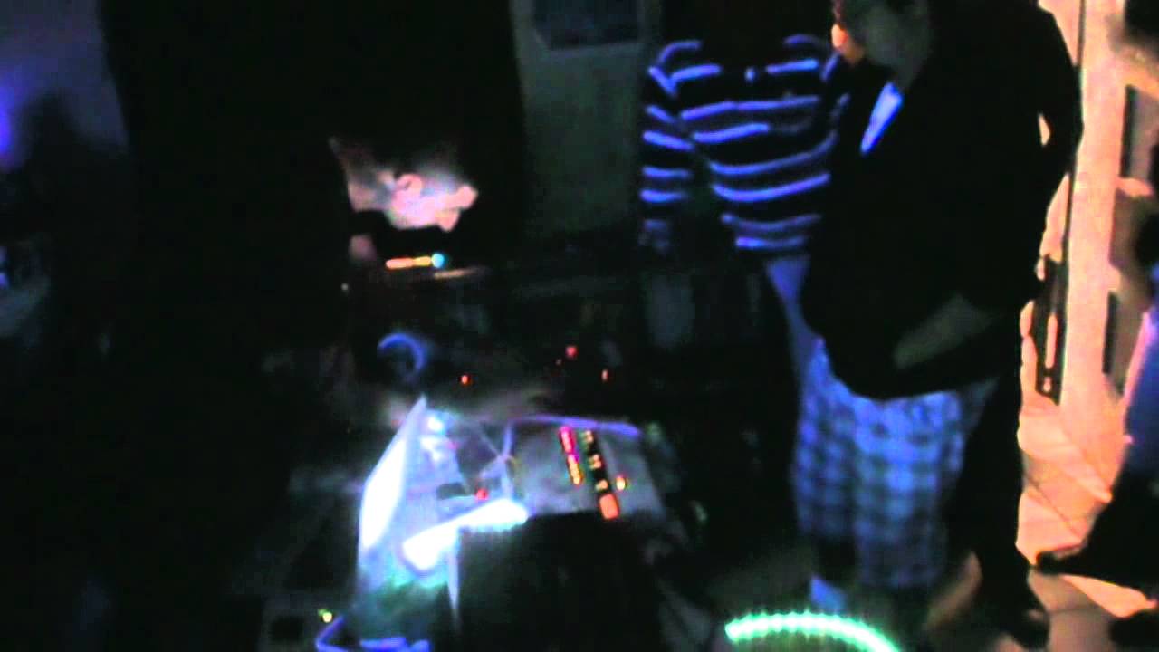 Yersiniose & (dell.tree) + Lucas Pires @ Plano B &bull; Lapa