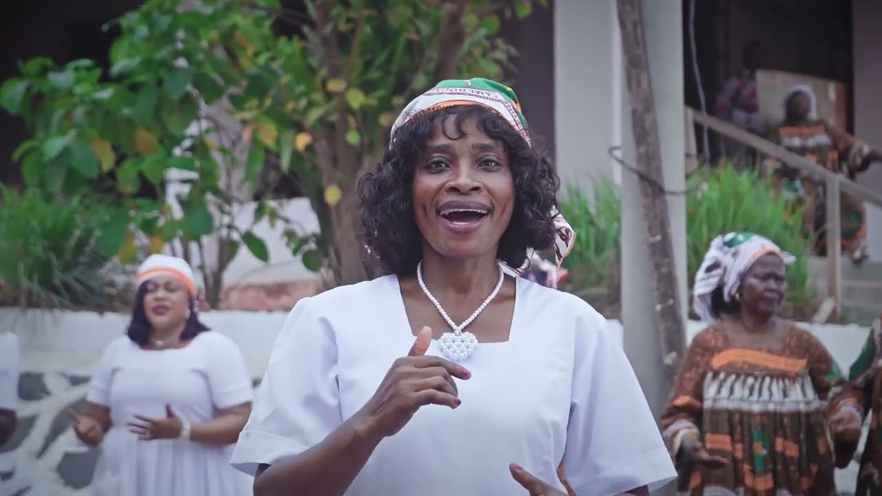 Nsamba Binga - hommage à maman marianne la douce - Elle Vit - by Bell Dominique 