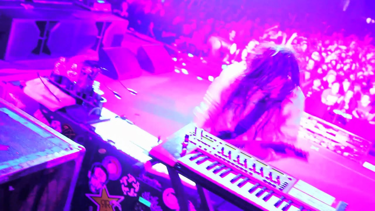 Korn - Music As A Weapon Tour - 'Alone I Break' live