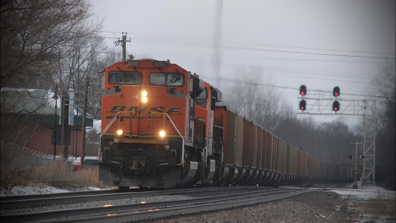 NS 880 at CP379 in Kendallville Indiana 