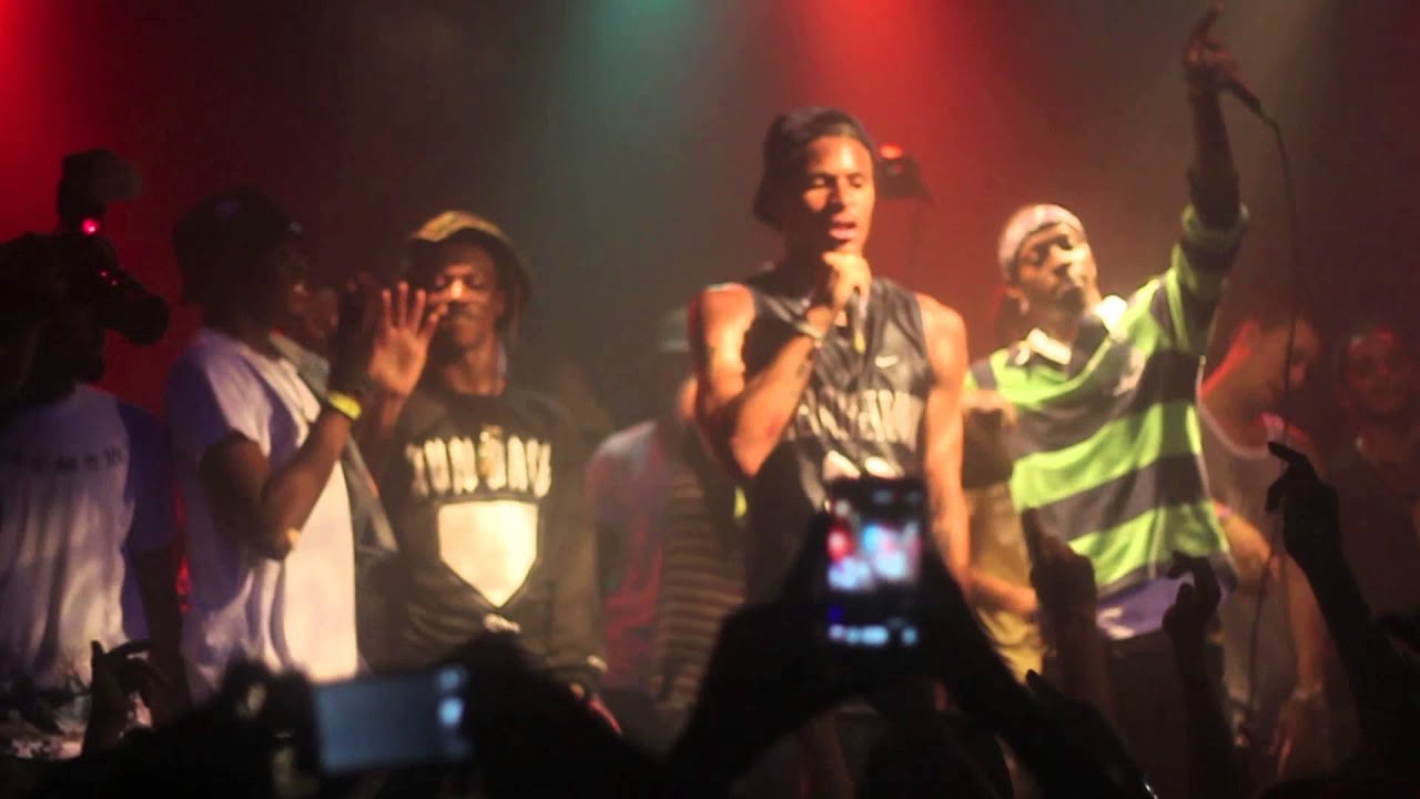 The Underachievers Perform 