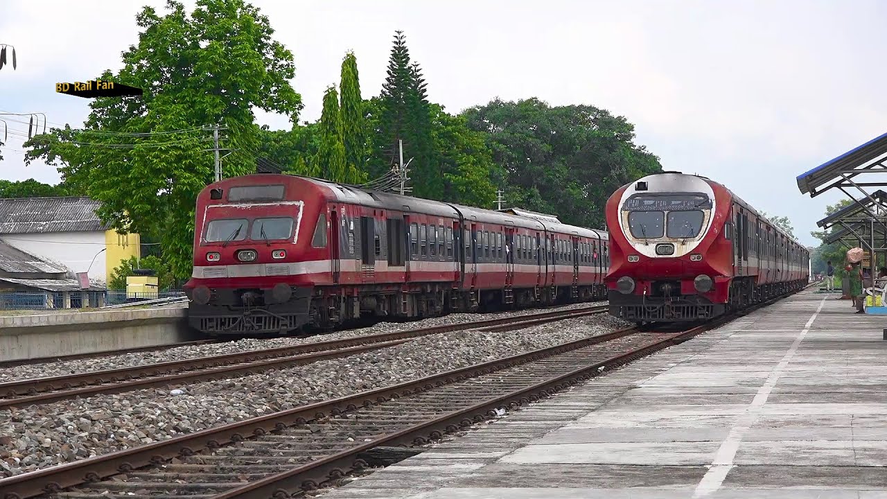 DEMU Vs DEMU || Look like Bullet Train || Crossing of UP & DOWN Siliguri-Bongaigaon DEMU Train