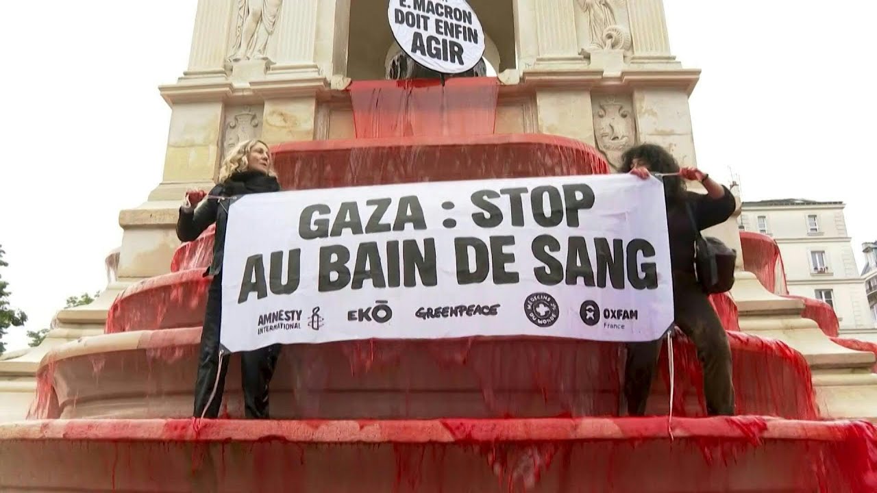 Action symbolique d'ONG à Paris pour dire 