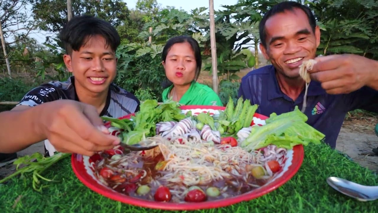 หมึกกล้วยตัวพอดีคำจัดมากับตำซั่วปลาร้านัวๆยามค่ำ