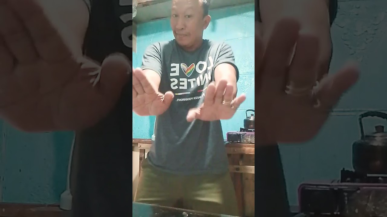 sari-saring tunog ng musika.. pero ibat iba ang istilo at galaw sa pagsayaw..