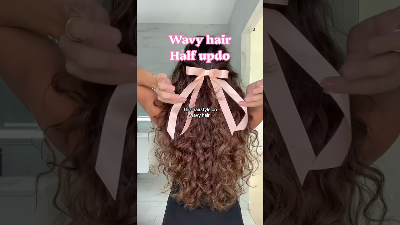 Wavy Hair Was MADE for This Hairstyle 🎀 #wavycurly #wavyhairstyle #longwavyhair #curlcare #curlytips