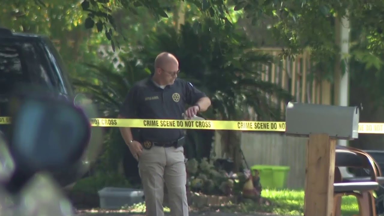 SWAT standoff ends with 2 dead in Houston