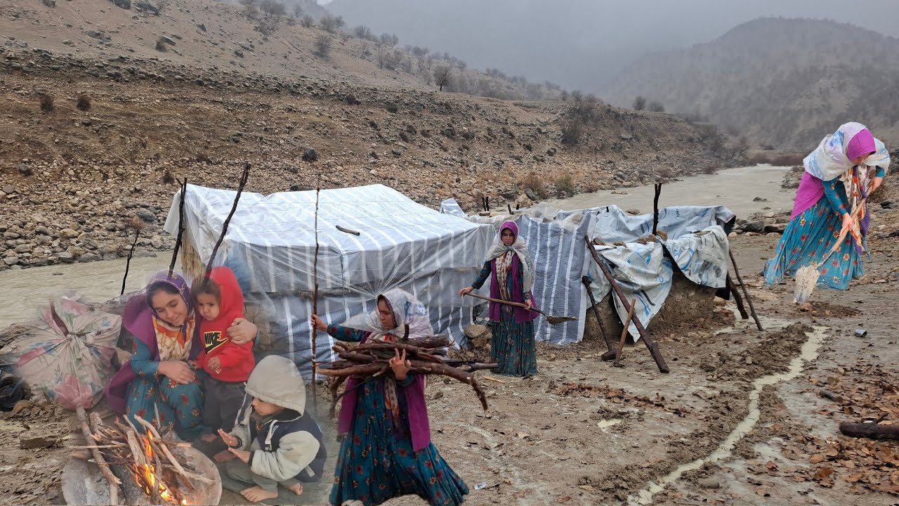 Rain, cold and a raging river 🌊❄️ The incredible life of a nomadic woman and her three children ⛰️
