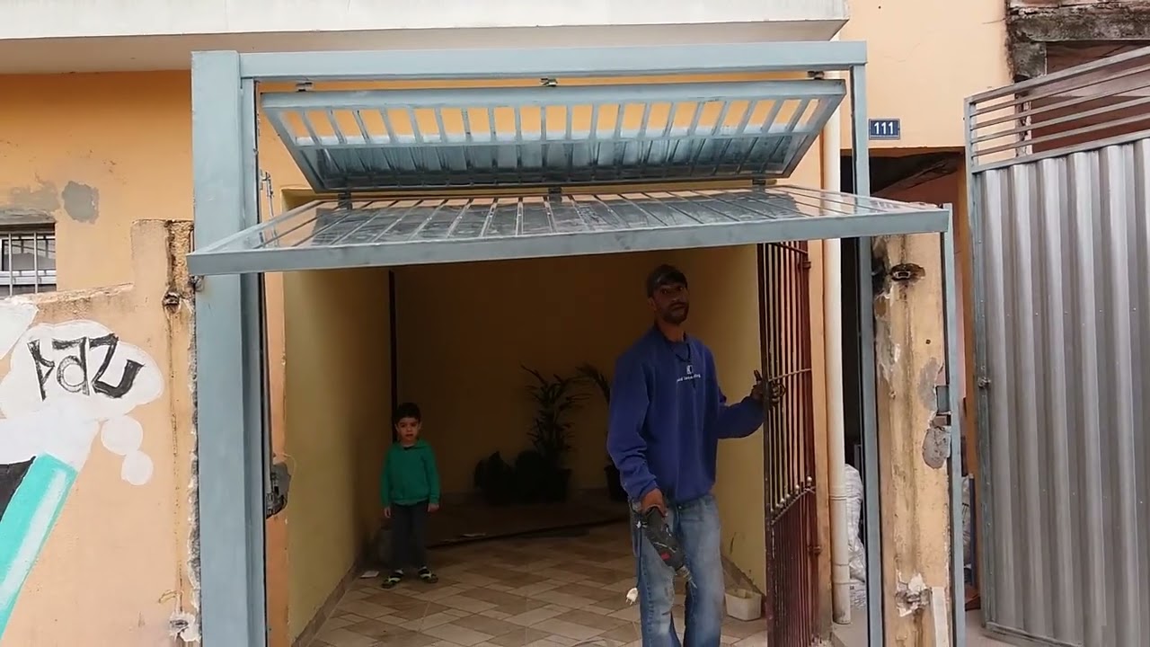 portão articulado com chapa galvanizado Lambril chama Dinho serralheiro 11953976316