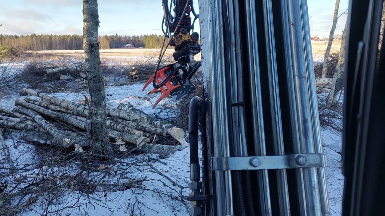 KX-210 Energiapuukoura Kokeillaa nipsutella koivikon tyvistä polttopuu rankaa ja loput hakeläjään
