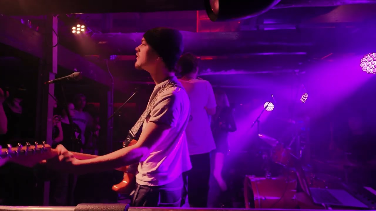 ''disgusted'' live in Warhol Grunnsonic 2026