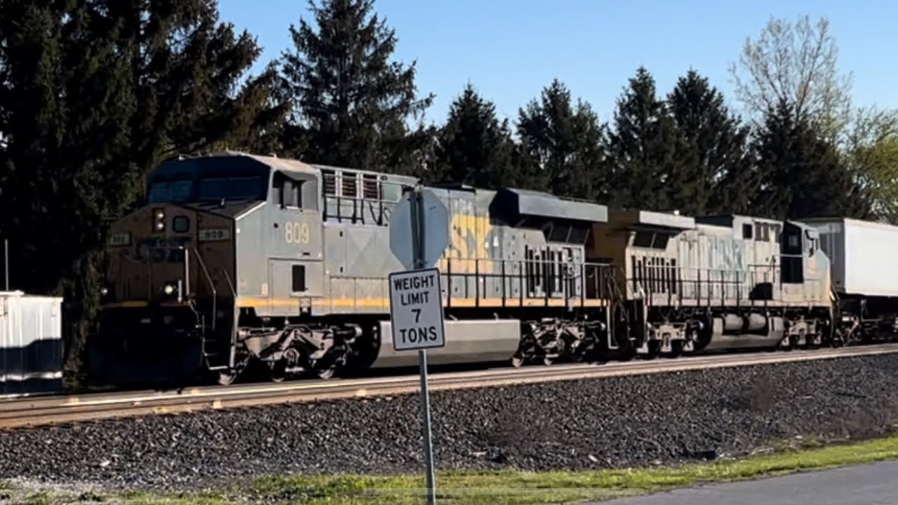 Short CSX Intermodal train (filmed 4/21/24)