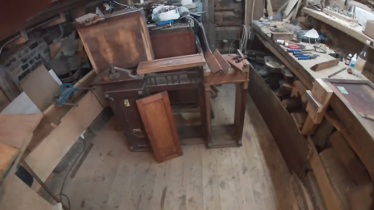 Реставрация старинного буфета(начальный этап).