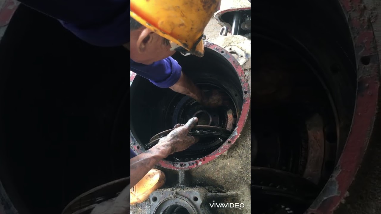 Tháo hộp số xúc lật Liugong ZL40B. Ae cần tư vấn lh 0968467613.