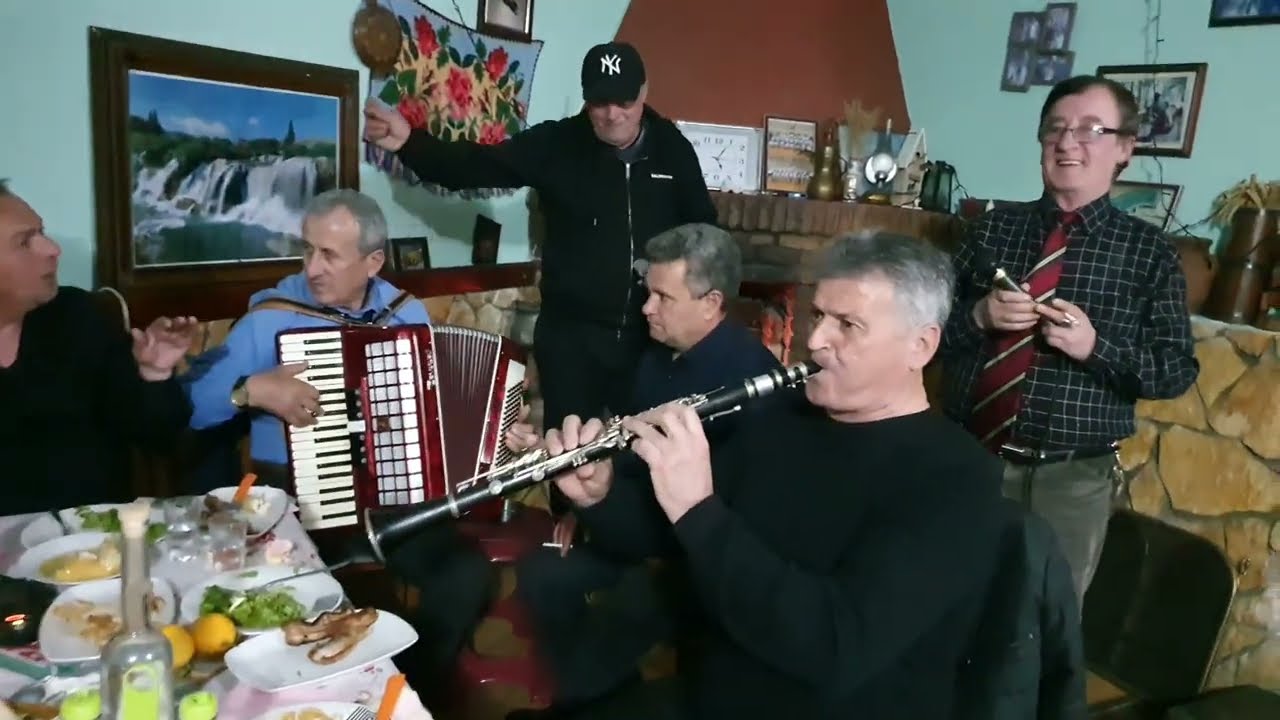 Behar Rabia Klarinet & Servet Jeshili & Milto Velo & Agron Çuko & Pandi Cuko & Ndrek Cuko ne Defe