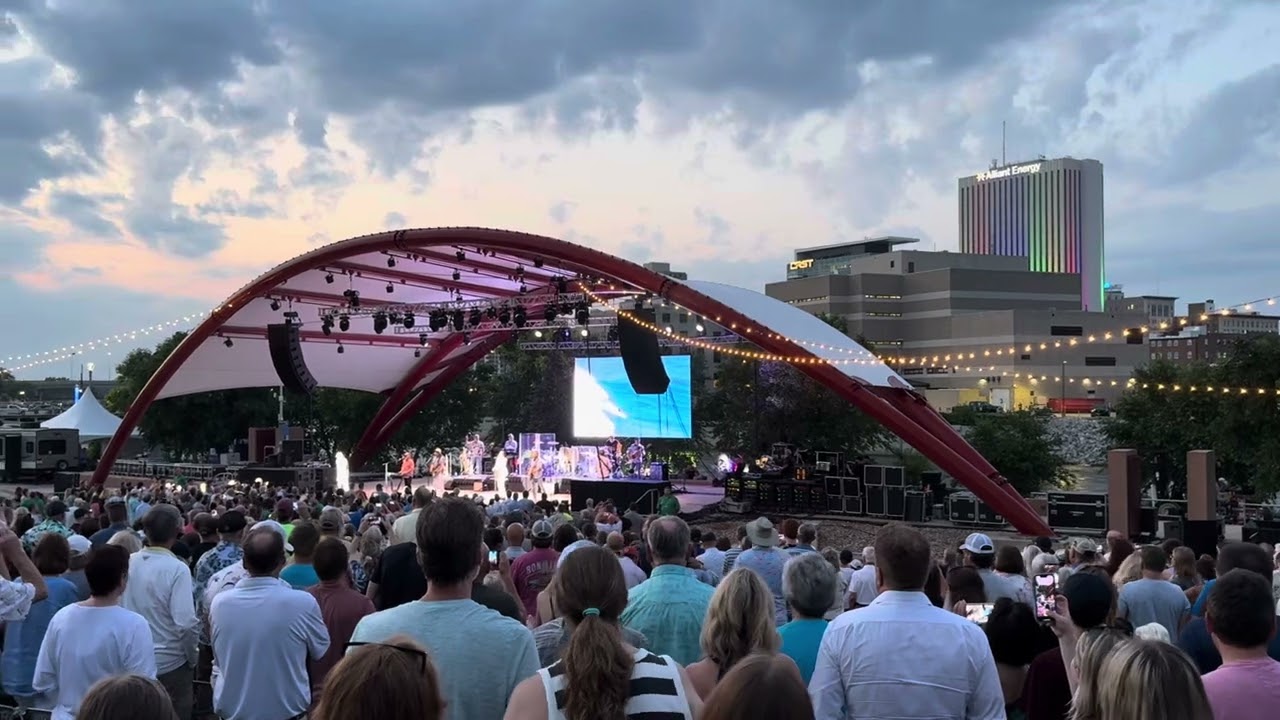 The Beach Boys w/ John Stamos - Surfin’ USA 🏄‍♂️ LIVE @ Cedar Rapids, Iowa ~ July 12, 2024