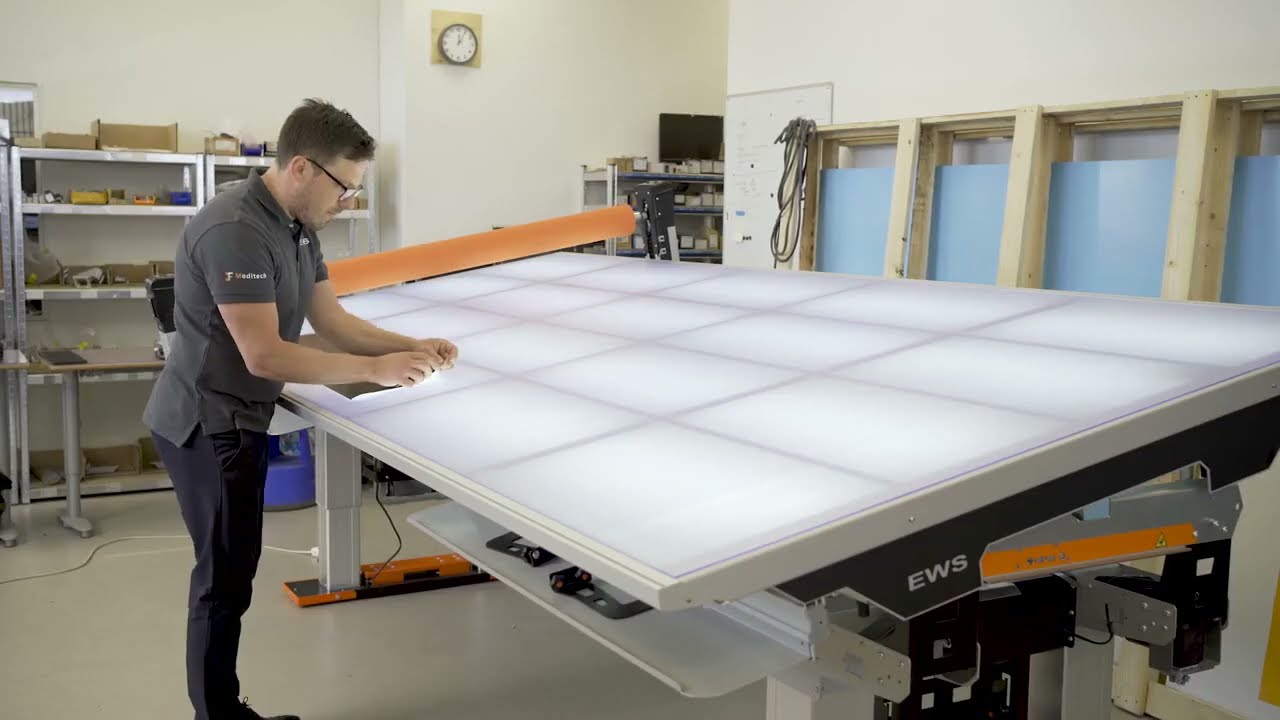 EWS Electronic Work Station - Flatbed Vinyl Mounting Applicator.