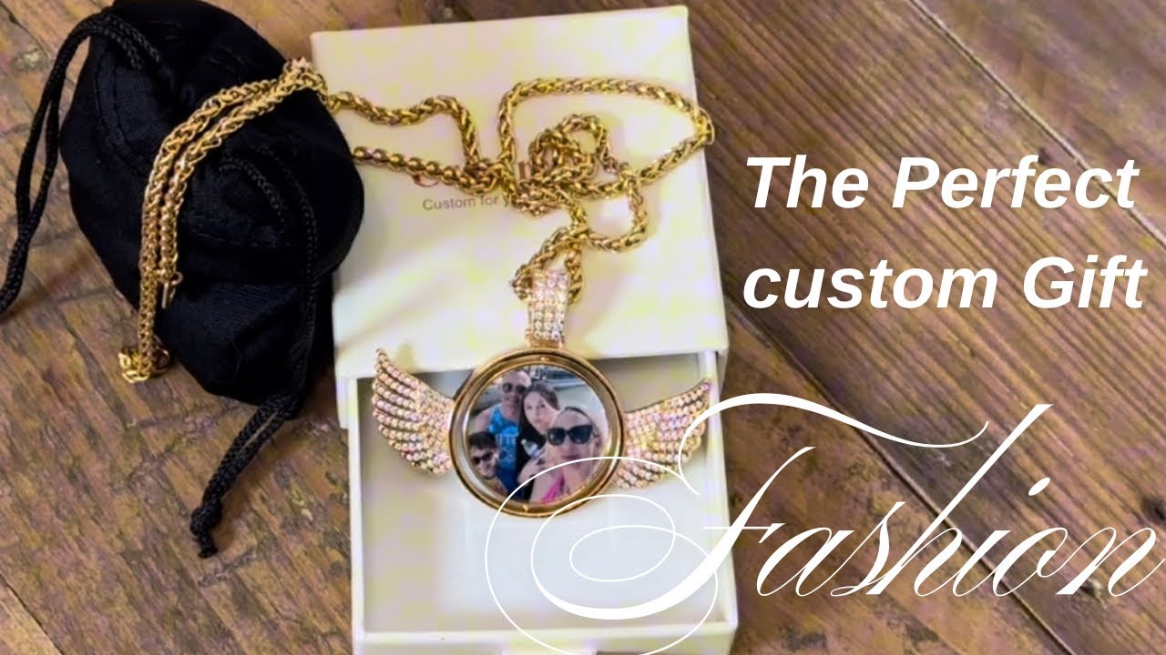 Lleva tus recuerdos siempre contigo: Collar de Alas con Foto👇enlace 👇 #JoyeriaPersonalizada