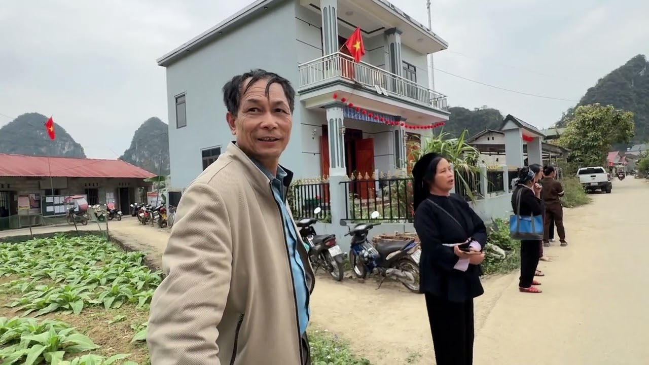 Gặp nhau hát lượn đối đáp tại lễ hội Cốc Chia xã Hạnh Phúc