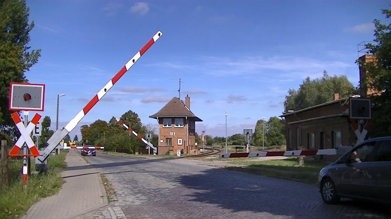 Spoorwegovergang Malchow (D) // Railroad crossing // Bahnübergang