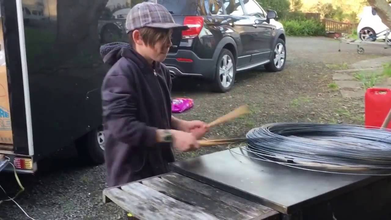 Phoenix recycles the old barbecue as a drumkit! - 28th August 2016