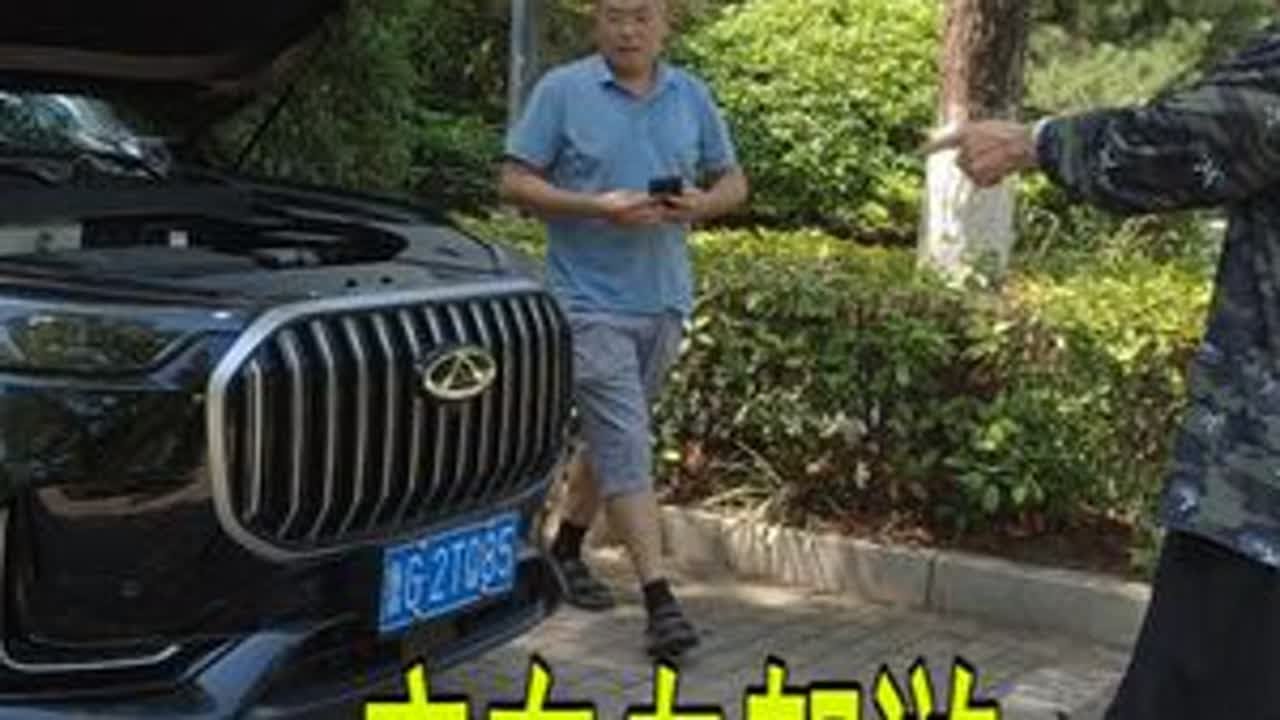 床车自驾游，到底选什么车最合适？阿杰免费帮粉丝安装充电系统！ 床车自驾游，选什么车真的无所谓，只要自己喜欢的就是最合适的！#自驾游 #移动电源 #自改床车自驾游 #自改床车 #床车自驾