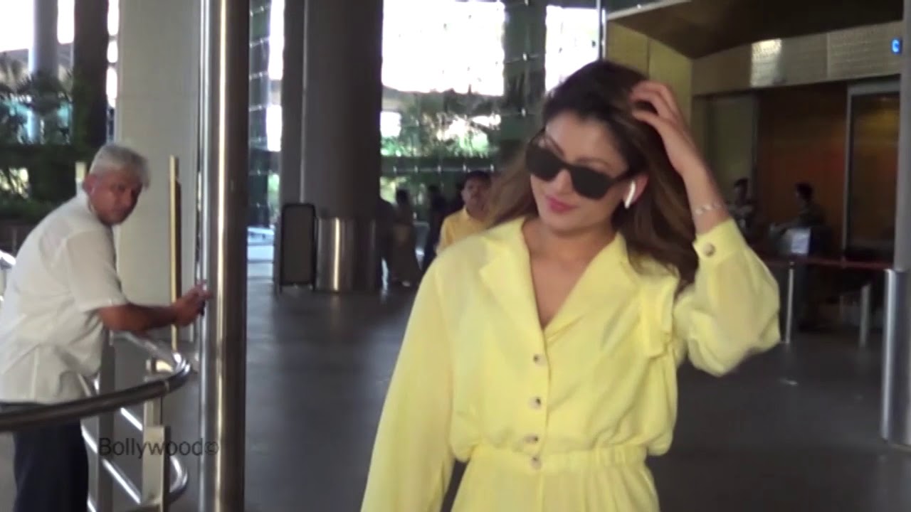 Urvashi Rautule Spotted at Mumbai Airport